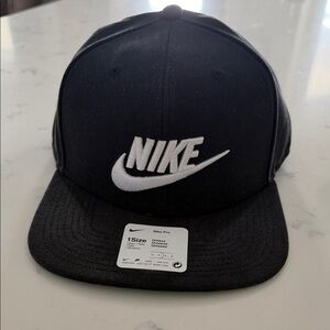 NWT Nike Black and White Logo Cap unisex 1 size fits all
